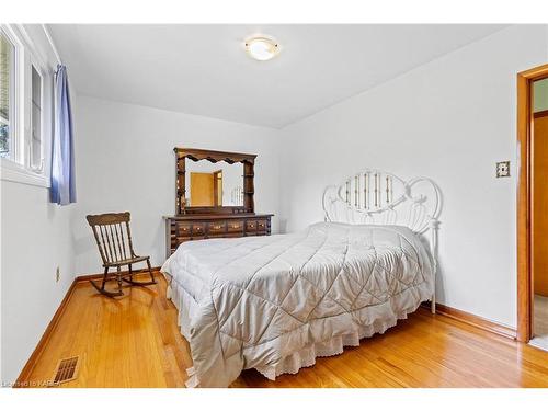 53 Hampstead Heath, Kingston, ON - Indoor Photo Showing Bedroom