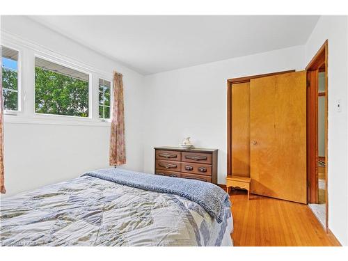 53 Hampstead Heath, Kingston, ON - Indoor Photo Showing Bedroom