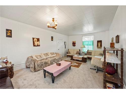 38 Fitchett Road, Napanee, ON - Indoor Photo Showing Living Room