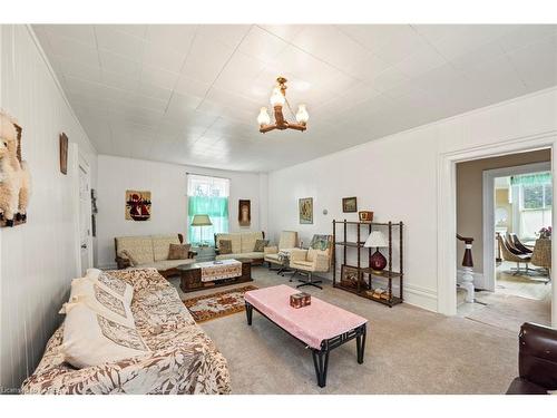 38 Fitchett Road, Napanee, ON - Indoor Photo Showing Living Room