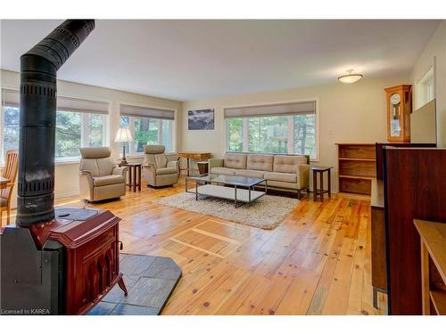 2 Old Mountain Road, Westport, ON - Indoor Photo Showing Living Room