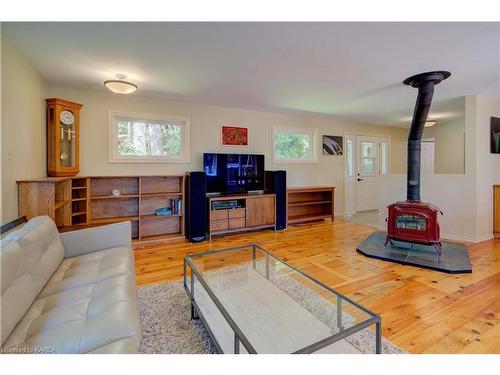 2 Old Mountain Road, Westport, ON - Indoor Photo Showing Living Room