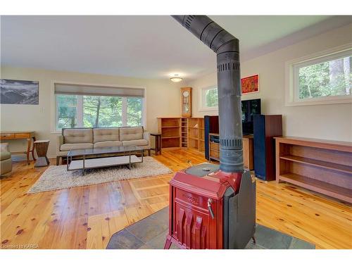 2 Old Mountain Road, Westport, ON - Indoor Photo Showing Living Room