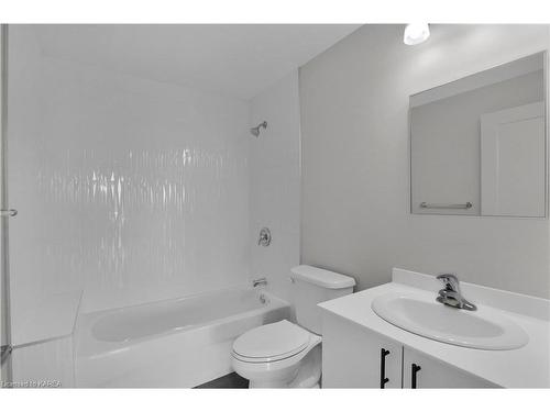 406-1080 Terra Verde Way, Kingston, ON - Indoor Photo Showing Bathroom