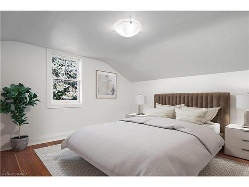 301 King Street W, Kingston, ON - Indoor Photo Showing Bedroom