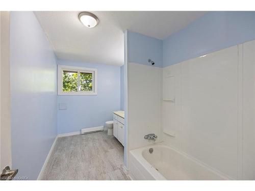 254 Weller Avenue, Kingston, ON - Indoor Photo Showing Bathroom