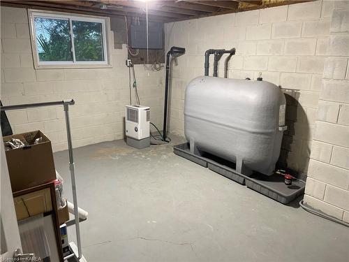 965 Baseline Road, Wolfe Island, ON - Indoor Photo Showing Basement