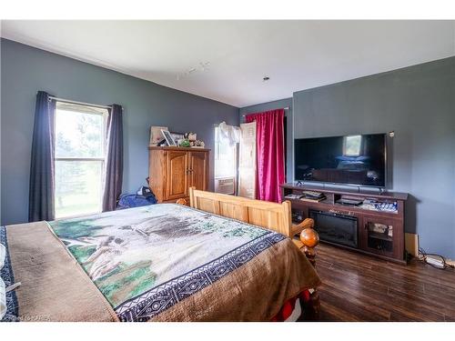 698 Russell Road, Lansdowne, ON - Indoor Photo Showing Bedroom