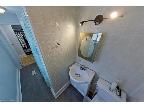 307 Division Street, Kingston, ON - Indoor Photo Showing Bathroom