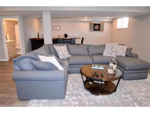 1107 Woodhaven Drive, Kingston, ON - Indoor Photo Showing Living Room