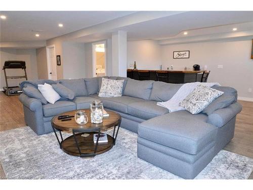 1107 Woodhaven Drive, Kingston, ON - Indoor Photo Showing Living Room