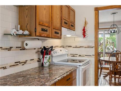 994 Westminster Place, Kingston, ON - Indoor Photo Showing Kitchen