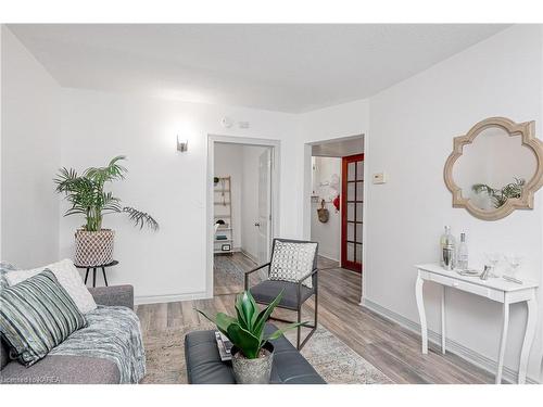 36 Lower Union Street, Kingston, ON - Indoor Photo Showing Living Room