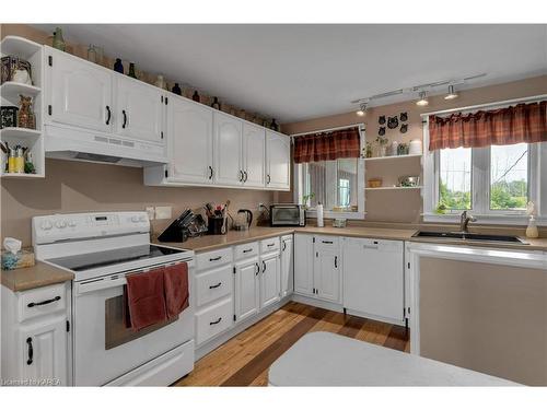 31 Station Road, Gananoque, ON - Indoor Photo Showing Kitchen