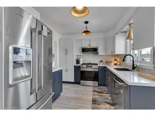 5153 Bath Rd Road, Bath, ON - Indoor Photo Showing Kitchen With Upgraded Kitchen