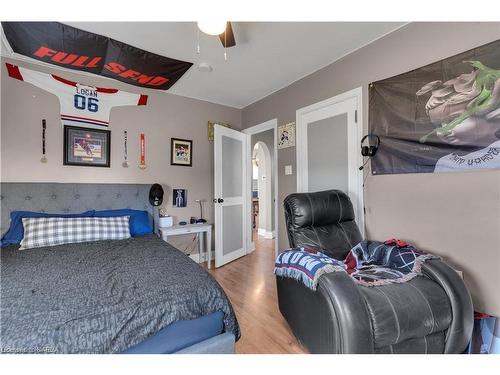 5153 Bath Rd Road, Bath, ON - Indoor Photo Showing Bedroom