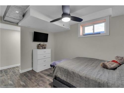 5153 Bath Rd Road, Bath, ON - Indoor Photo Showing Bedroom