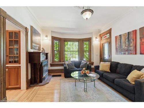 94 King Street, Chesterville, ON - Indoor Photo Showing Living Room