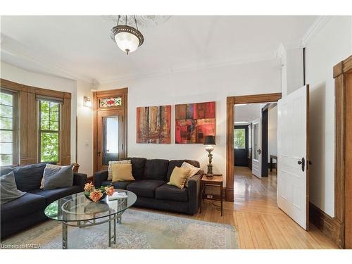 94 King Street, Chesterville, ON - Indoor Photo Showing Living Room