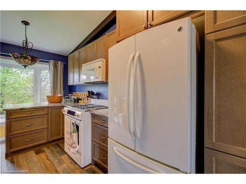 832 Purcell Crescent, Kingston, ON - Indoor Photo Showing Kitchen