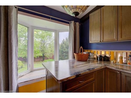 832 Purcell Crescent, Kingston, ON - Indoor Photo Showing Kitchen