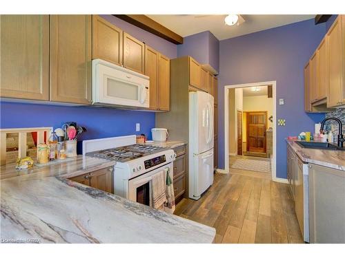 832 Purcell Crescent, Kingston, ON - Indoor Photo Showing Kitchen