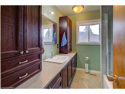 832 Purcell Crescent, Kingston, ON - Indoor Photo Showing Bathroom