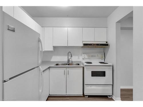 101-310 Kingsdale Avenue, Kingston, ON - Indoor Photo Showing Kitchen With Double Sink