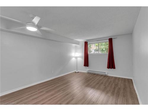 101-310 Kingsdale Avenue, Kingston, ON - Indoor Photo Showing Other Room