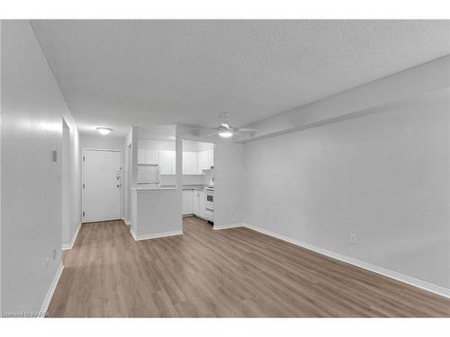 101-310 Kingsdale Avenue, Kingston, ON - Indoor Photo Showing Other Room