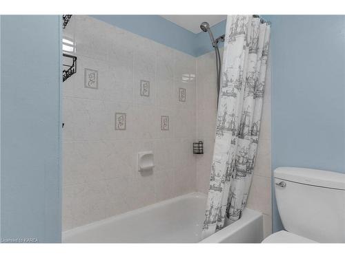 101-310 Kingsdale Avenue, Kingston, ON - Indoor Photo Showing Bathroom