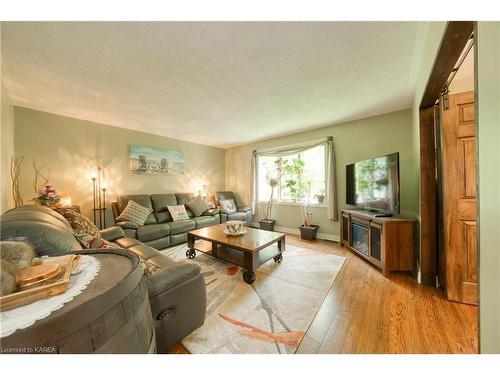 1448 Rickards Road, South Frontenac, ON - Indoor Photo Showing Living Room