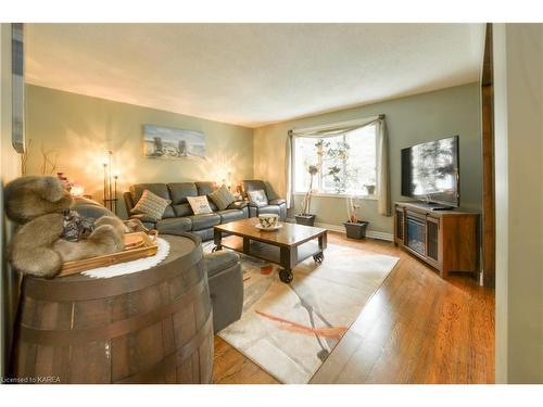 1448 Rickards Road, South Frontenac, ON - Indoor Photo Showing Living Room