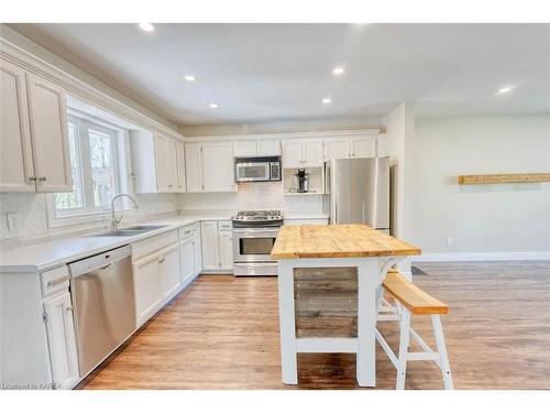 1154 Village Woods Drive, Sharbot Lake, ON - Indoor Photo Showing Kitchen With Upgraded Kitchen