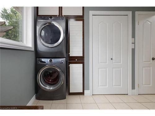 407 Dean Smith Road, Perth Road Village, ON - Indoor Photo Showing Laundry Room