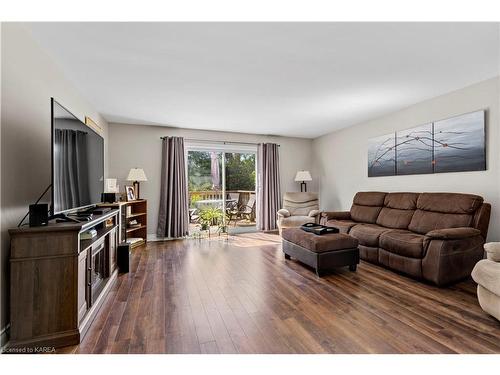 1968 Sharpe'S Lane, Brockville, ON - Indoor Photo Showing Living Room