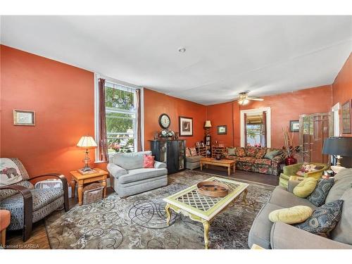 159 Montreal Street, Kingston, ON - Indoor Photo Showing Living Room