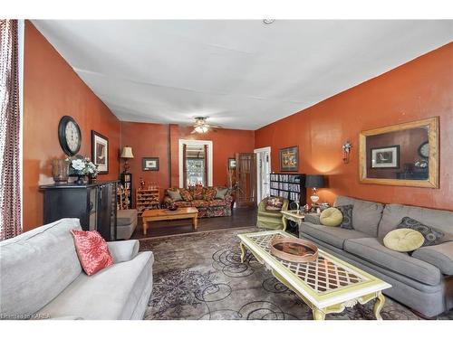 159 Montreal Street, Kingston, ON - Indoor Photo Showing Living Room