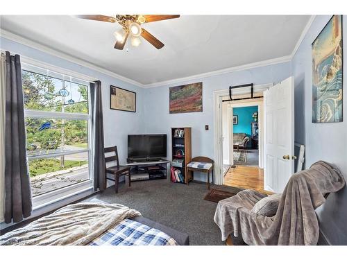 159 Montreal Street, Kingston, ON - Indoor Photo Showing Living Room