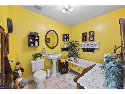 159 Montreal Street, Kingston, ON - Indoor Photo Showing Bathroom