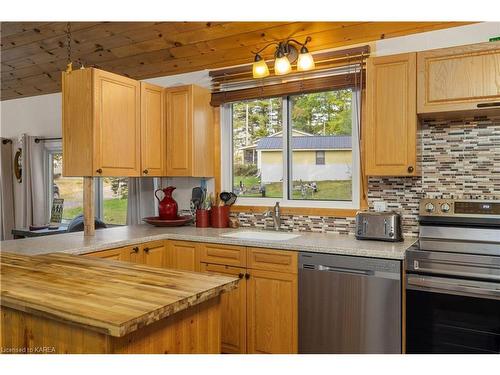 6868 Smith Lane, Perth Road Village, ON - Indoor Photo Showing Kitchen