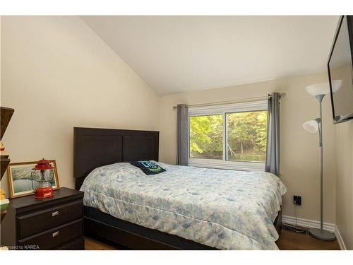 6868 Smith Lane, Perth Road Village, ON - Indoor Photo Showing Bedroom