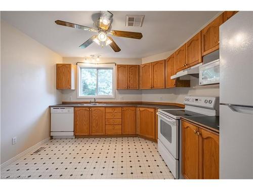 1386 Brackenwood Crescent, Kingston, ON - Indoor Photo Showing Kitchen