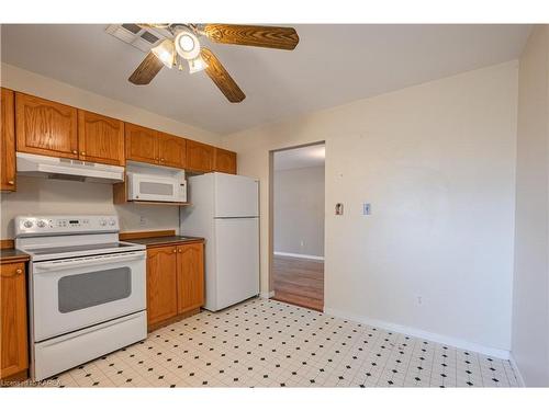 1386 Brackenwood Crescent, Kingston, ON - Indoor Photo Showing Kitchen