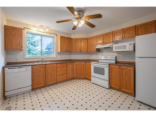 1386 Brackenwood Crescent, Kingston, ON - Indoor Photo Showing Kitchen With Double Sink