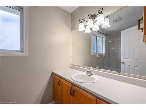 1386 Brackenwood Crescent, Kingston, ON - Indoor Photo Showing Bathroom