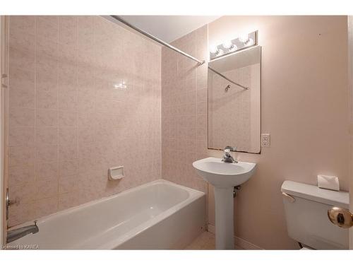 1386 Brackenwood Crescent, Kingston, ON - Indoor Photo Showing Bathroom