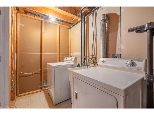 1386 Brackenwood Crescent, Kingston, ON - Indoor Photo Showing Laundry Room