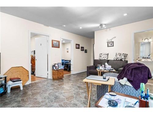 89 Dundas Street W, Napanee, ON - Indoor Photo Showing Living Room