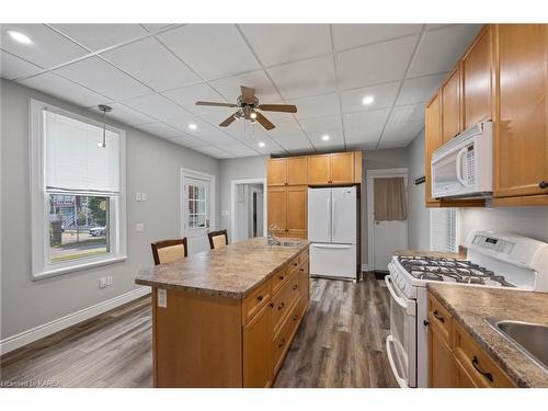 195 Market St Street, Gananoque, ON - Indoor Photo Showing Kitchen